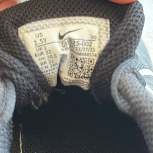 Boy’s Nike Baseball Cleats - Picture 3 of 4